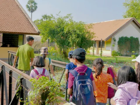 Group of students following the french speaking guide