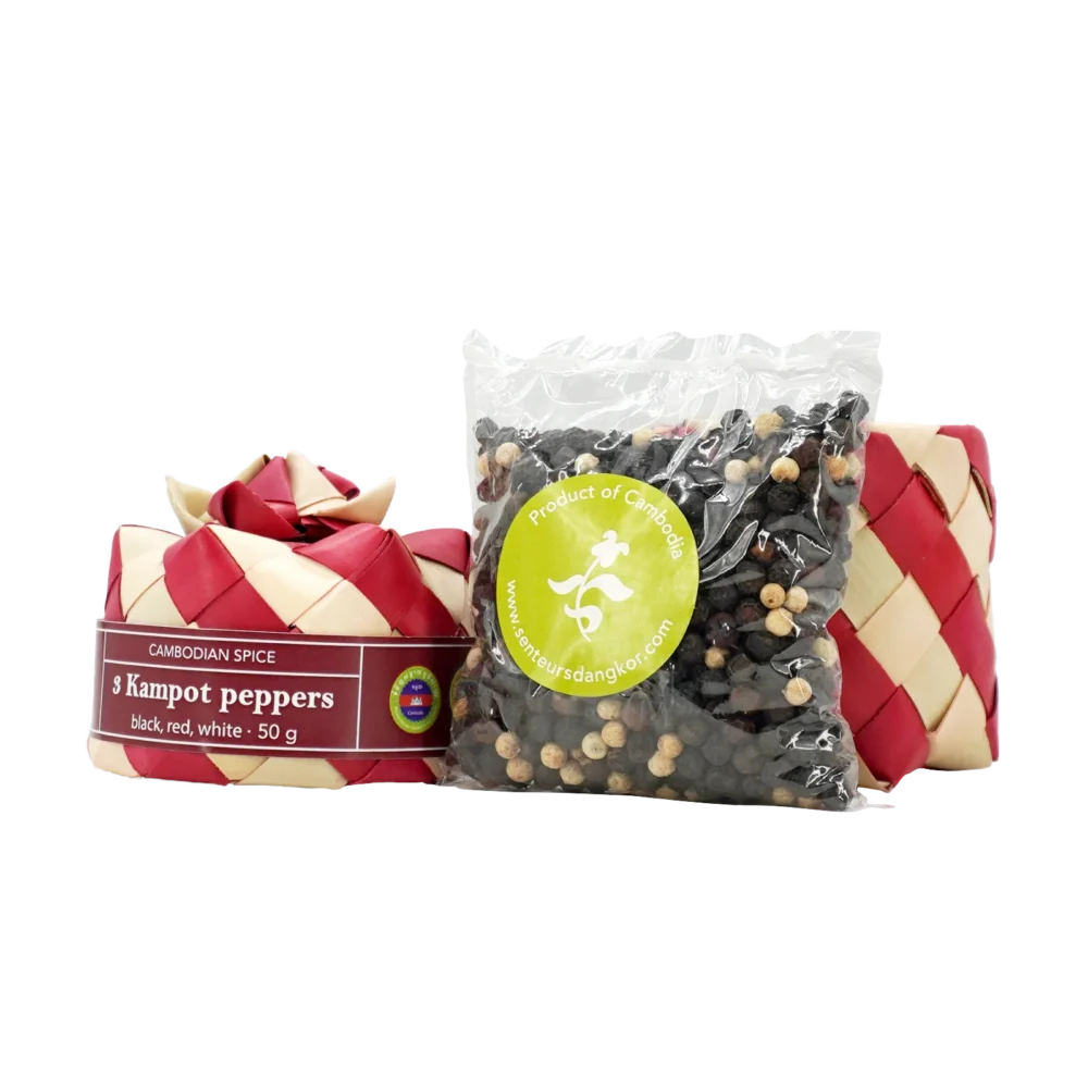 Kampot pepper in sugar palm leaf (smok) box, whole mixed, displayed