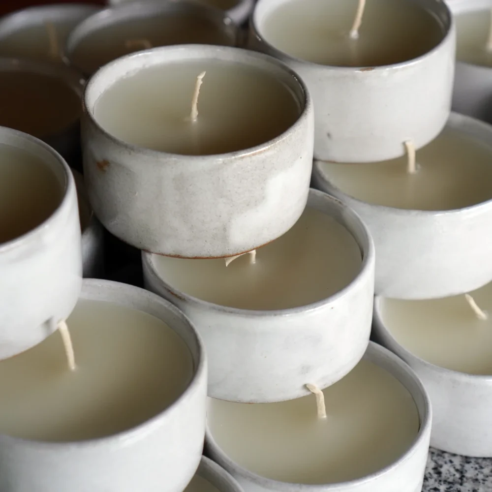 Candle in ceramic, making process, jasmine drying