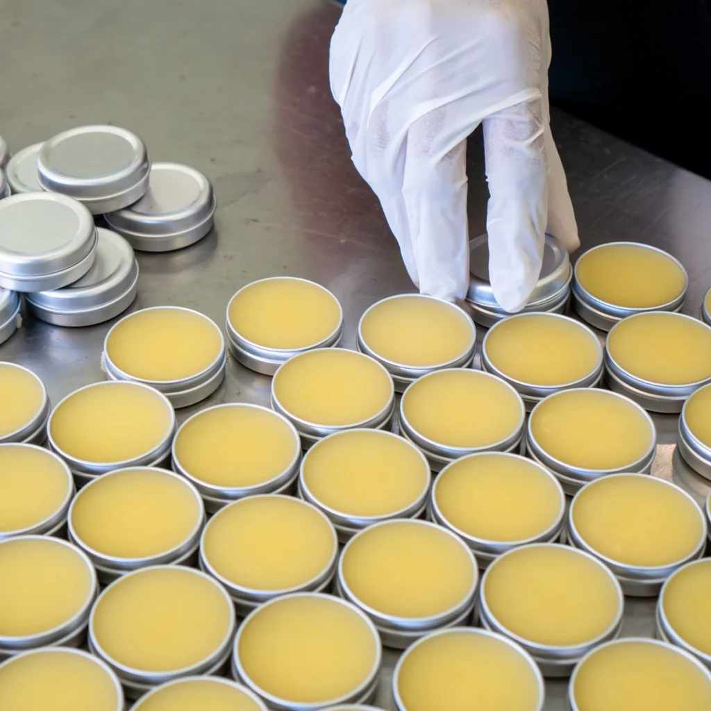 Closing Angkor balm aluminium container one by one.