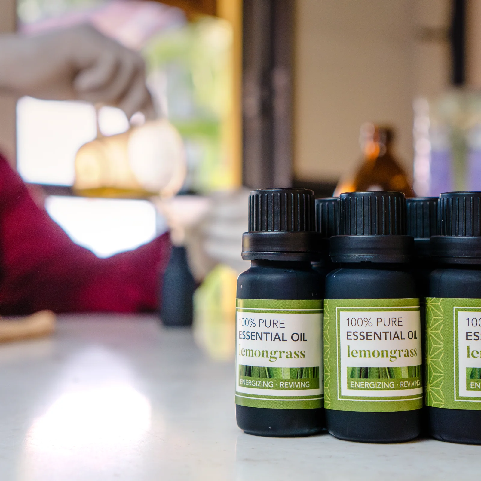 Artisan filling lemongrass essential oil