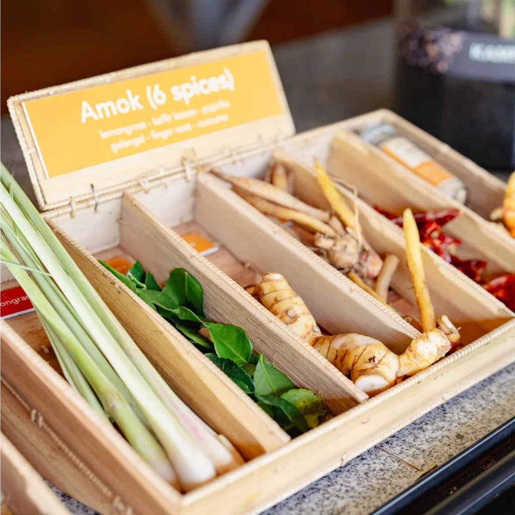 Tray displaying the 6 spices included in the Amok recipe visitors can see during their free tour.