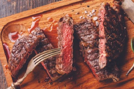 Cooked beef with Kampot pepper sauce