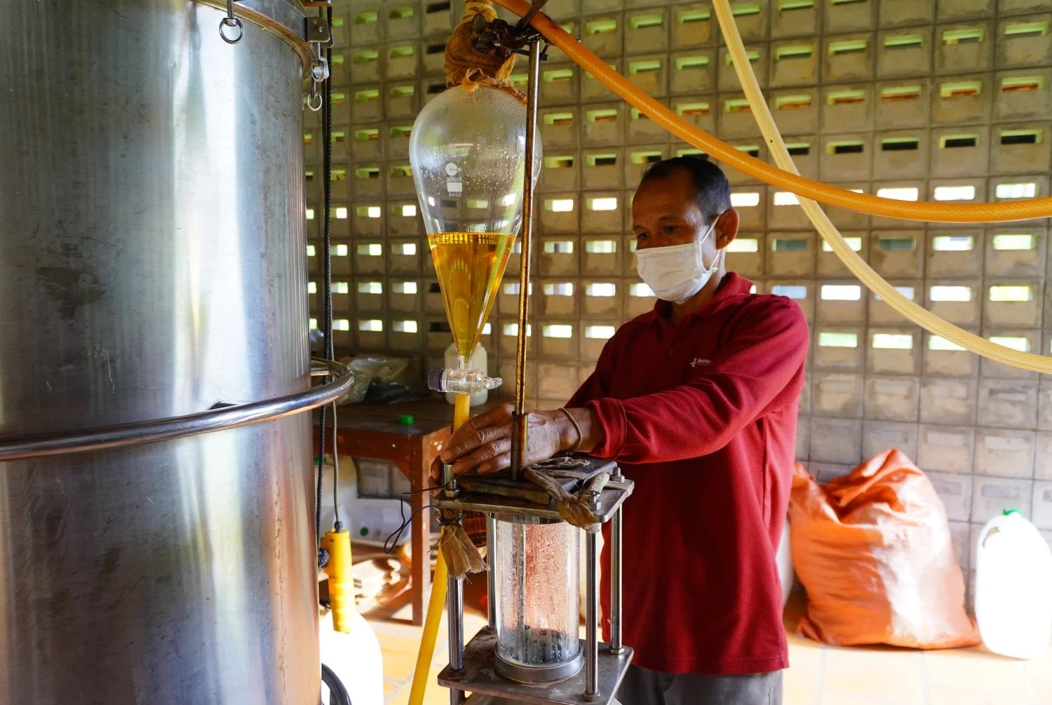 Experience the Fresh Essence of Lemongrass Oil